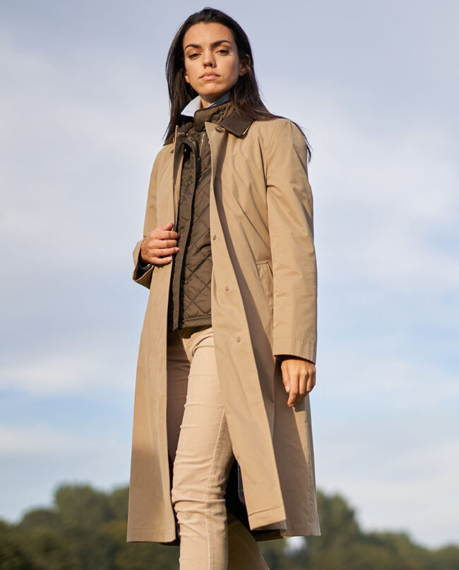 Long women&#039;s coat &quot;Almond&quot; with fashionable patterned lining and stylish collar in beige I Wellington of Bilmore