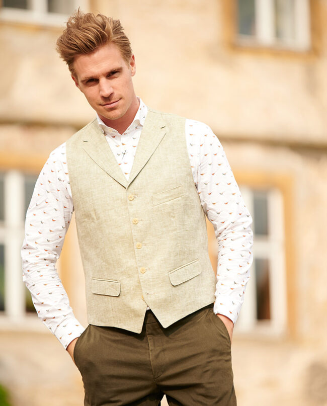 Sand-colored men&#039;s vest &quot;Wales&quot; made of high-quality linen fabric | Wellington of Bilmore