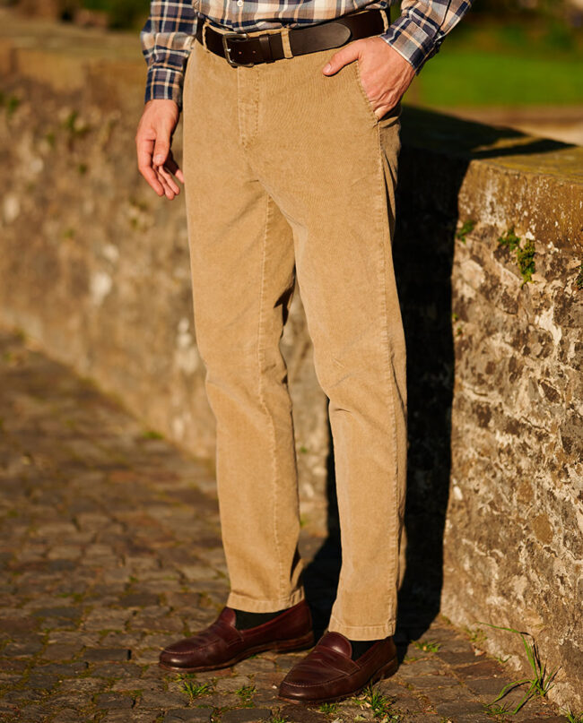 Mr. Bradley - Corduroy trousers in beige