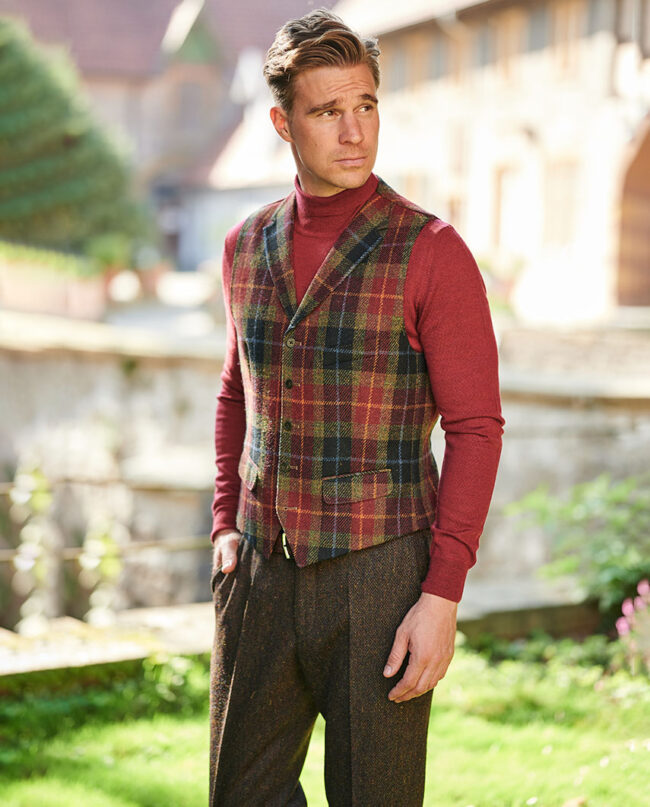 Men&#039;s vest &quot;Wales&quot; made of Harris Tweed in black, red and brown check