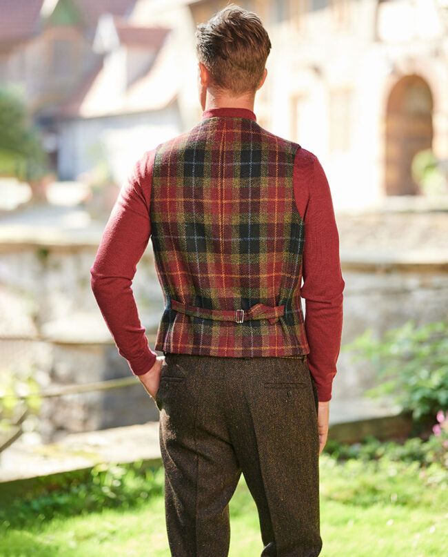 Men&#039;s vest &quot;Wales&quot; made of Harris Tweed in black, red and brown check