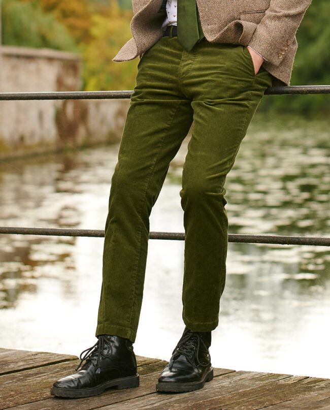 &quot;Mr. Bradley&quot; corduroy trousers for men in a velvety moss green