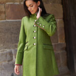 Foxdale - knall grüner Gehrock mit Stehkragen aus Original MOON Tweed