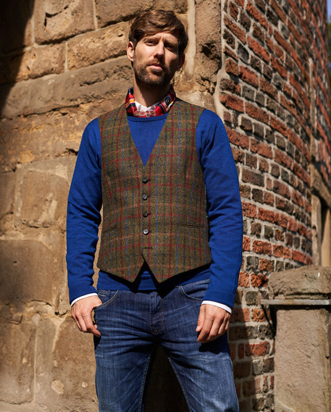 Harris Tweed vest ''Tailor'' with taffeta back, red-blue check I Wellington of Bilmore