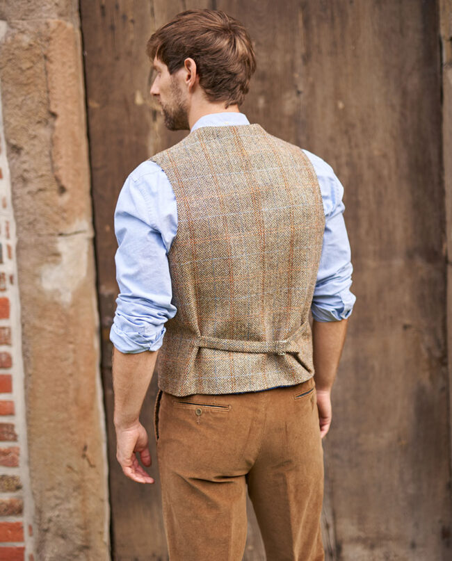 Wales - classic men's vest made from original Harris Tweed, sand heringbone I Wellington of Bilmore