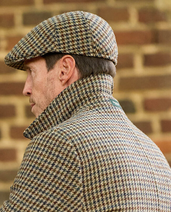 &quot;Billy&quot; Harris tweed houndstooth coat for men, detailed view with Harris tweed cap