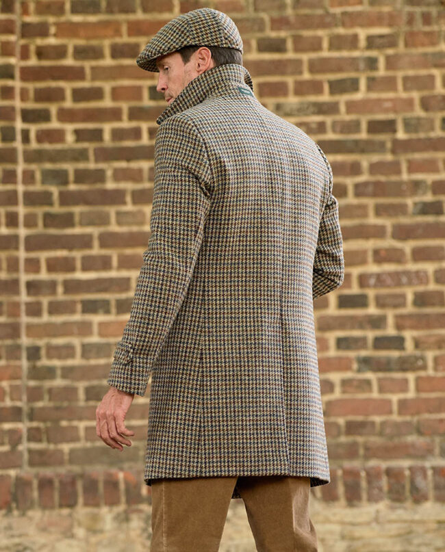 Men&#039;s &quot;Billy&quot; Harris tweed coat with houndstooth pattern, back view