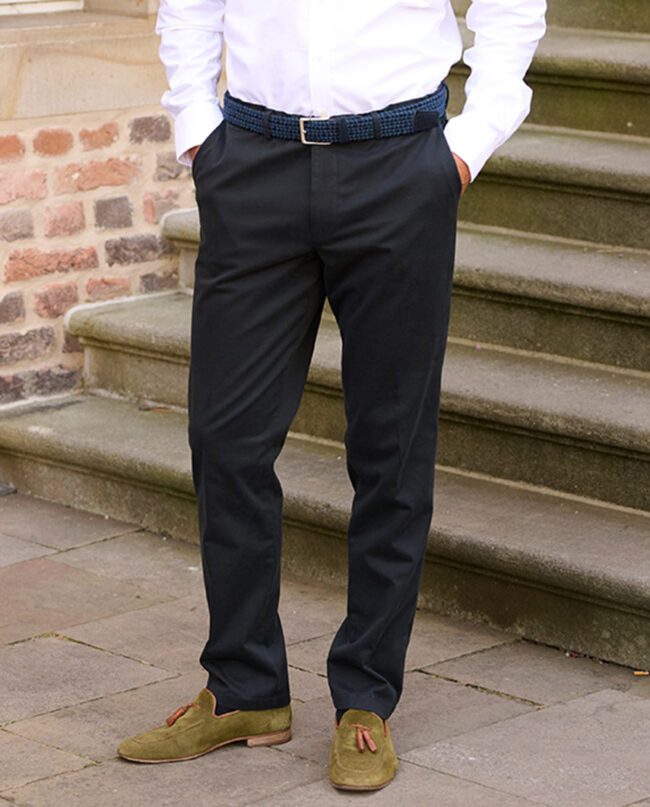 Mr. Jones - Chino trousers for men in navy I Wellington of Bilmore