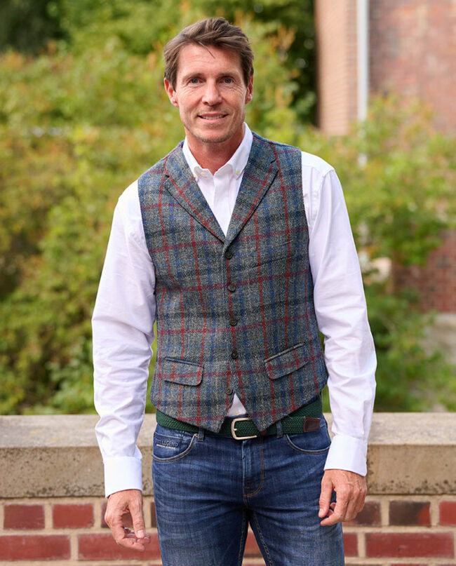 Wales - classic men's vest in original Harris Tweed, royal check I Wellington of Bilmore