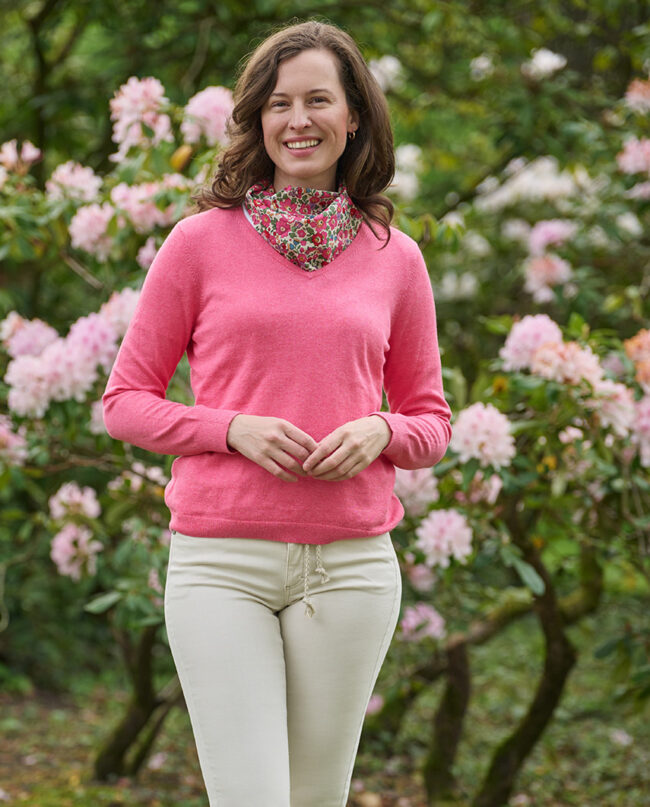 Jane - Women's sweater in 100% cotton with V-neck in light pink | Wellington of Bilmore