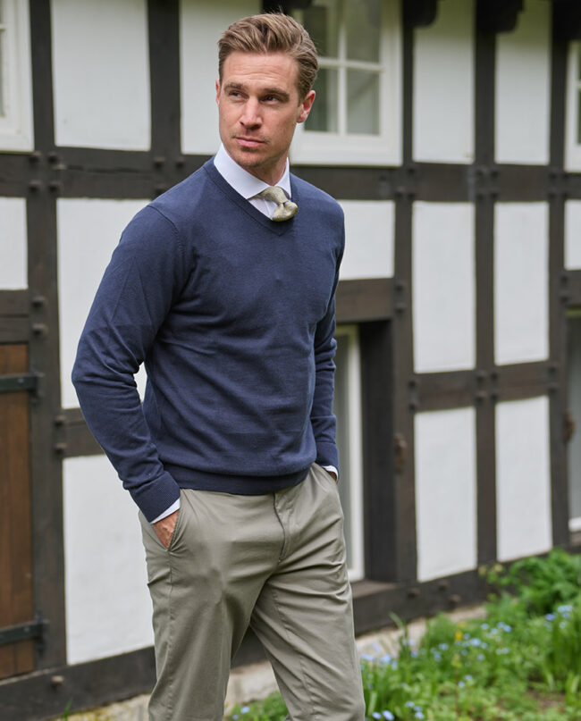 Tom - Men's knitted sweater made from the best cotton in navy | Wellington of Bilmore